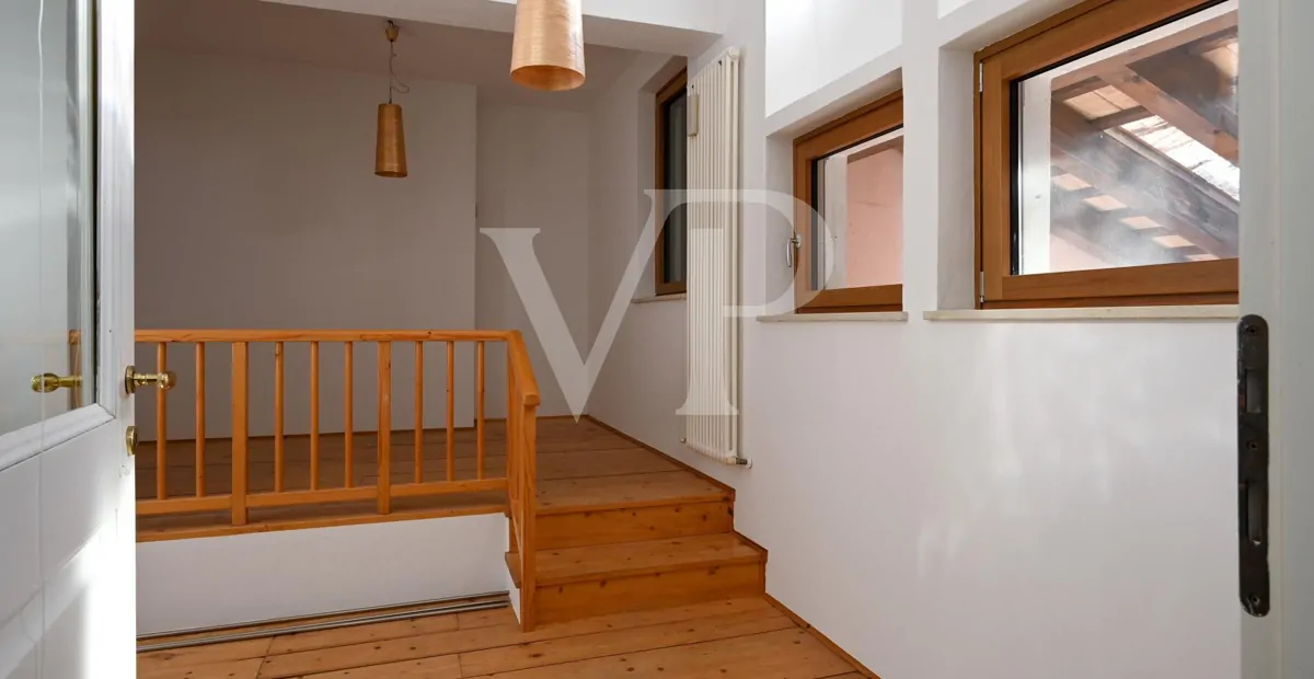 Elegante villa en una posición panorámica