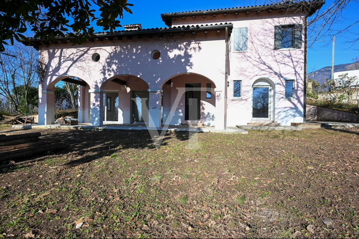 Elégante villa en position panoramique