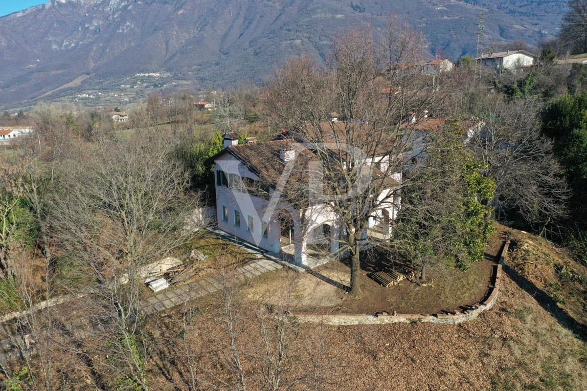 Elégante villa en position panoramique