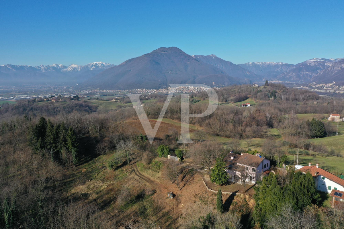 Elegant villa in a panoramic position