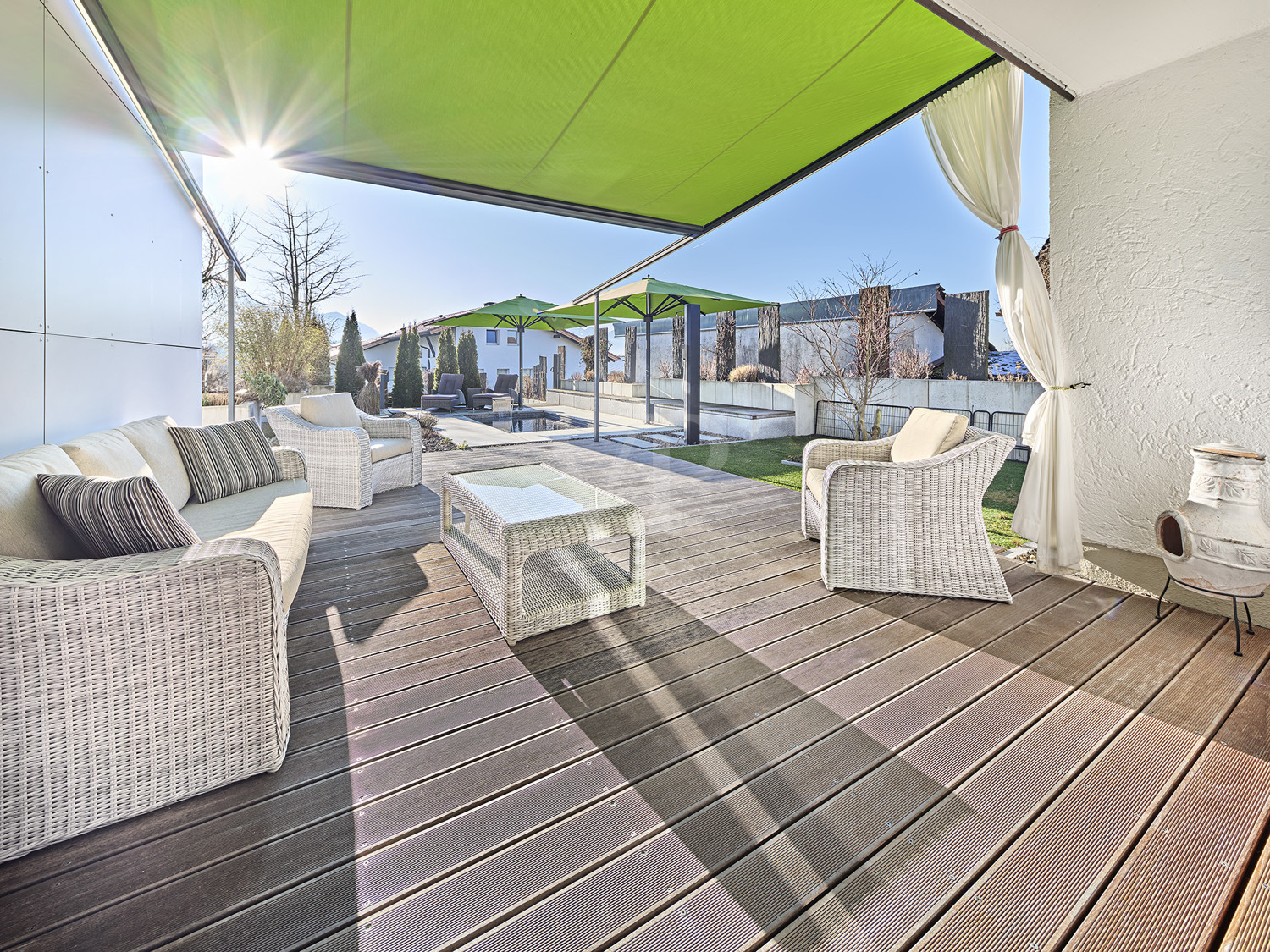 Terrasse mit Pool