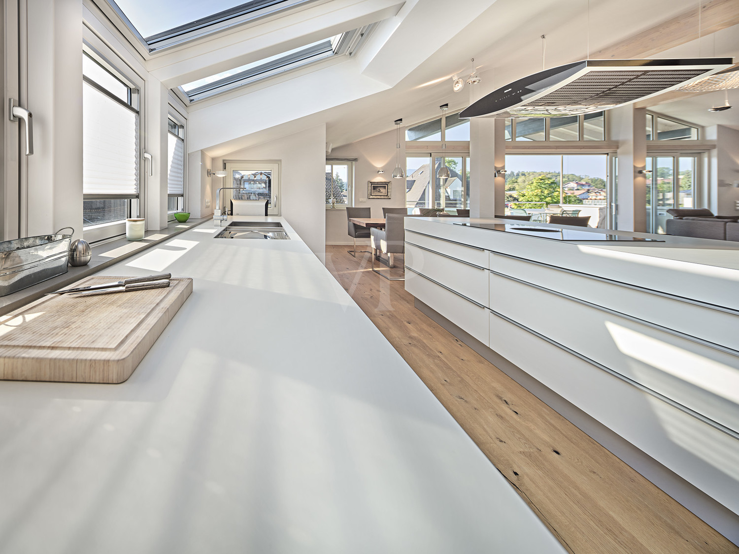 Offenes de luxe Wohnen in Dachgeschoss-Refugium, zzgl. hochwertiges Interieur, Bergblick in Südlage