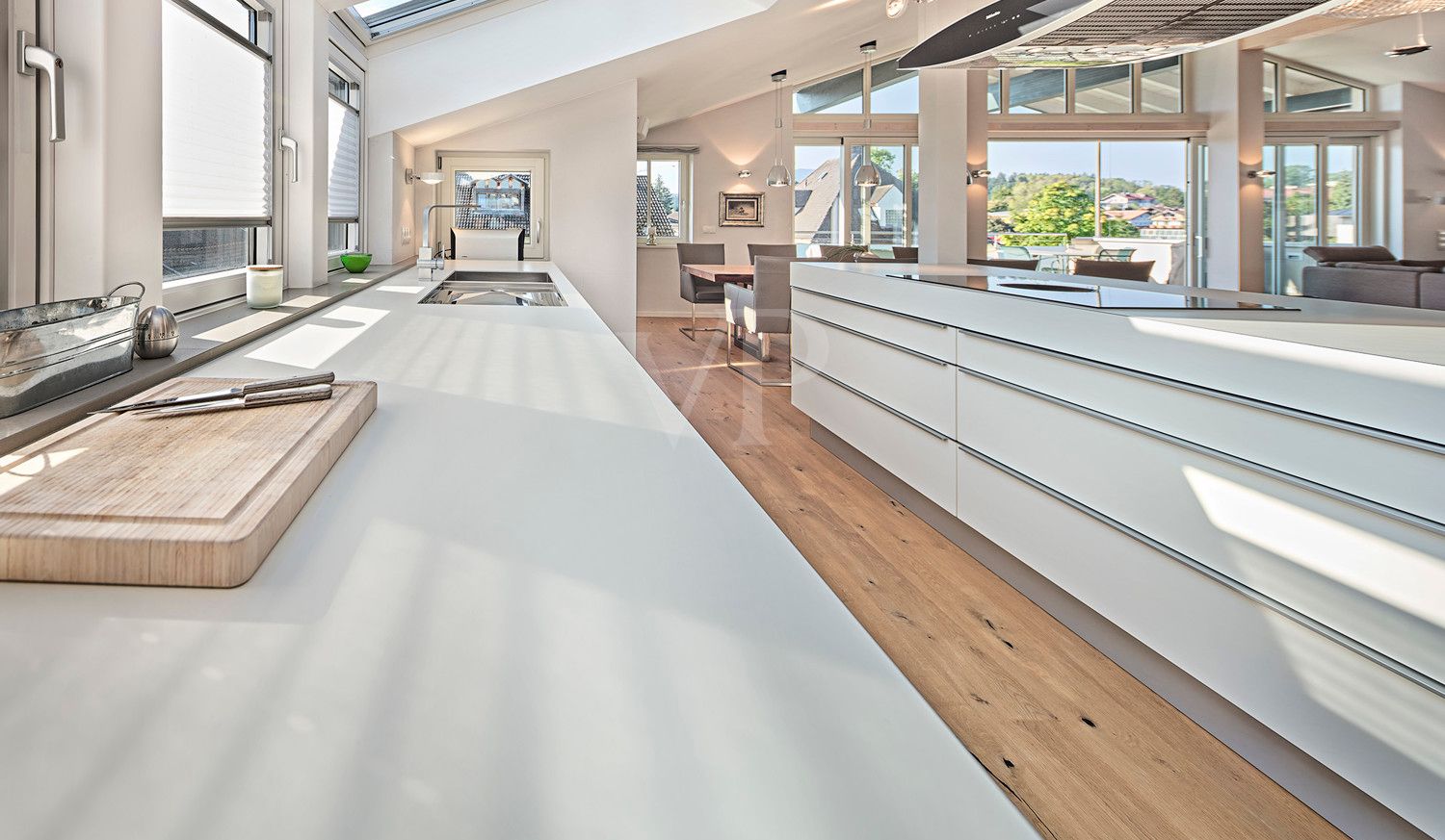 Offenes de luxe Wohnen in Dachgeschoss-Refugium, zzgl. hochwertiges Interieur, Bergblick in Südlage