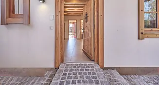 von_poll_real_estate_property_2519551_image_1