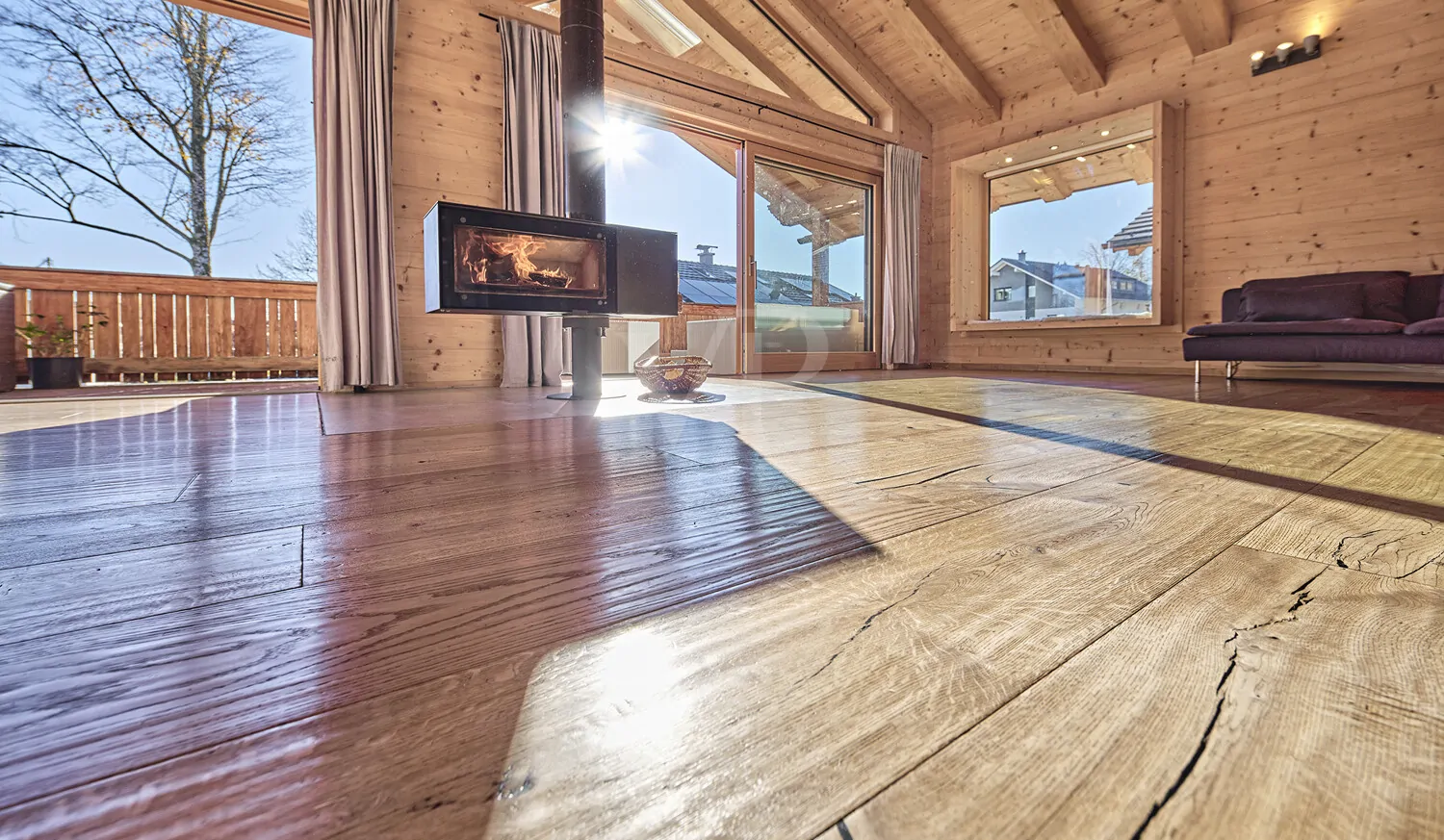 helles offenes Wohnen mit Kamin im OG/DG