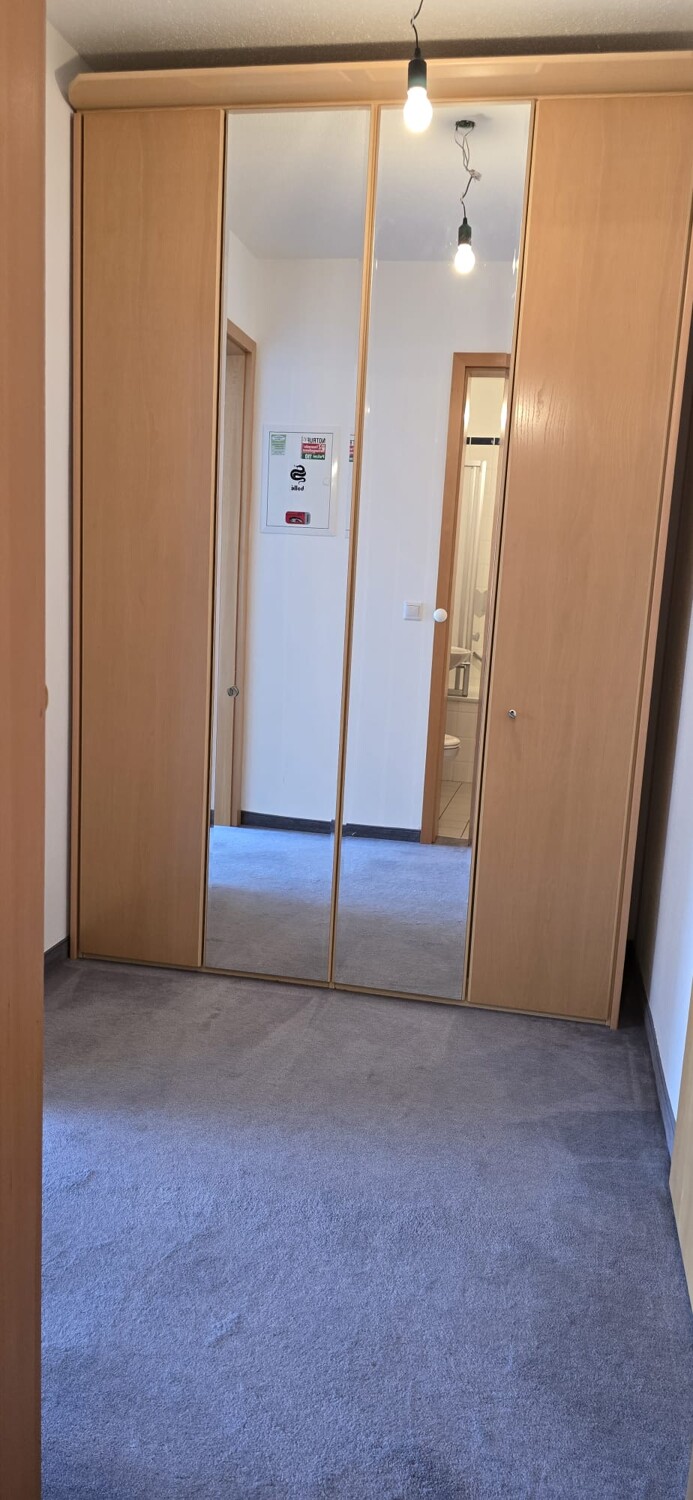 ... mit Schranksystem (nicht eingebaut)