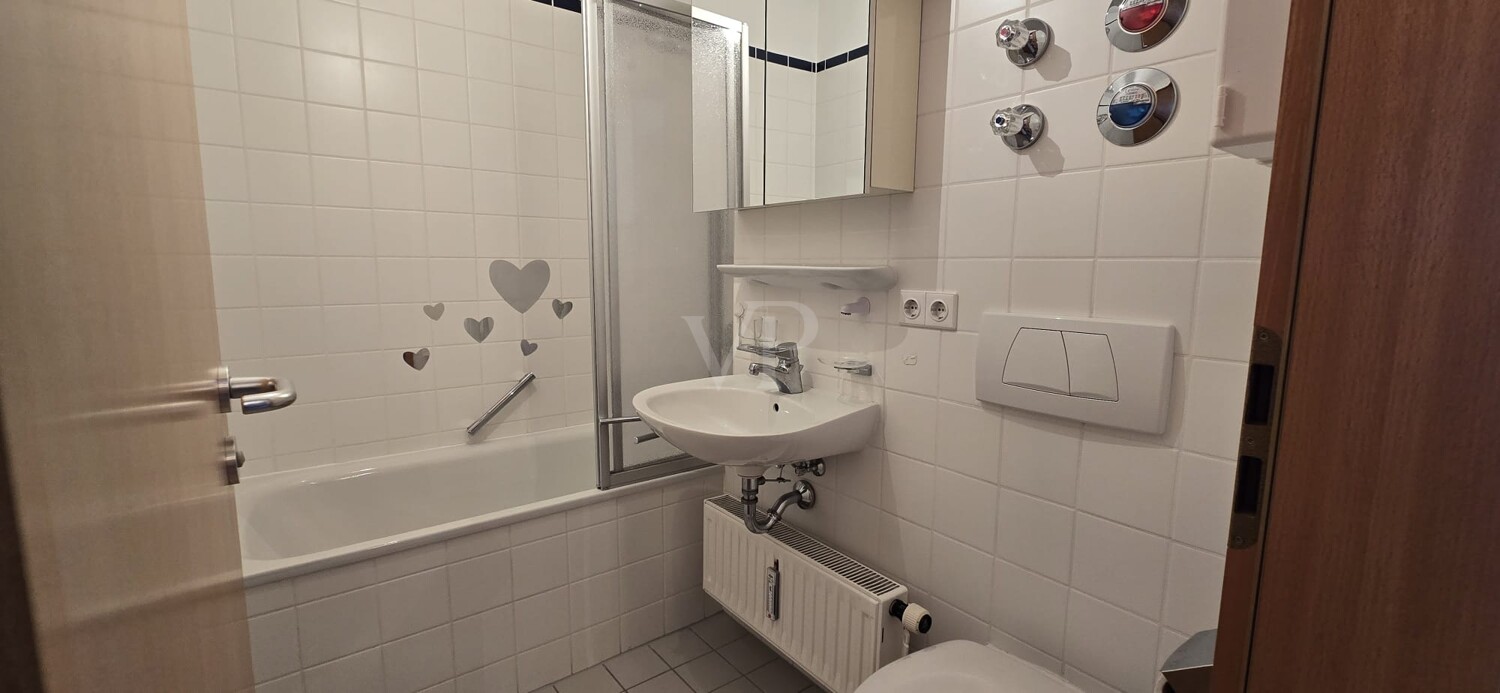 Badezimmer mit Badewanne