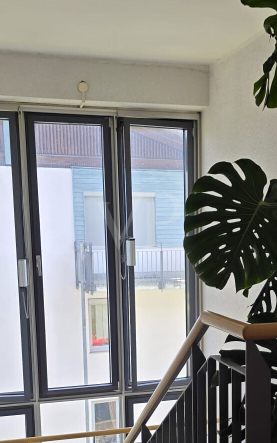 mit modernen Fenster