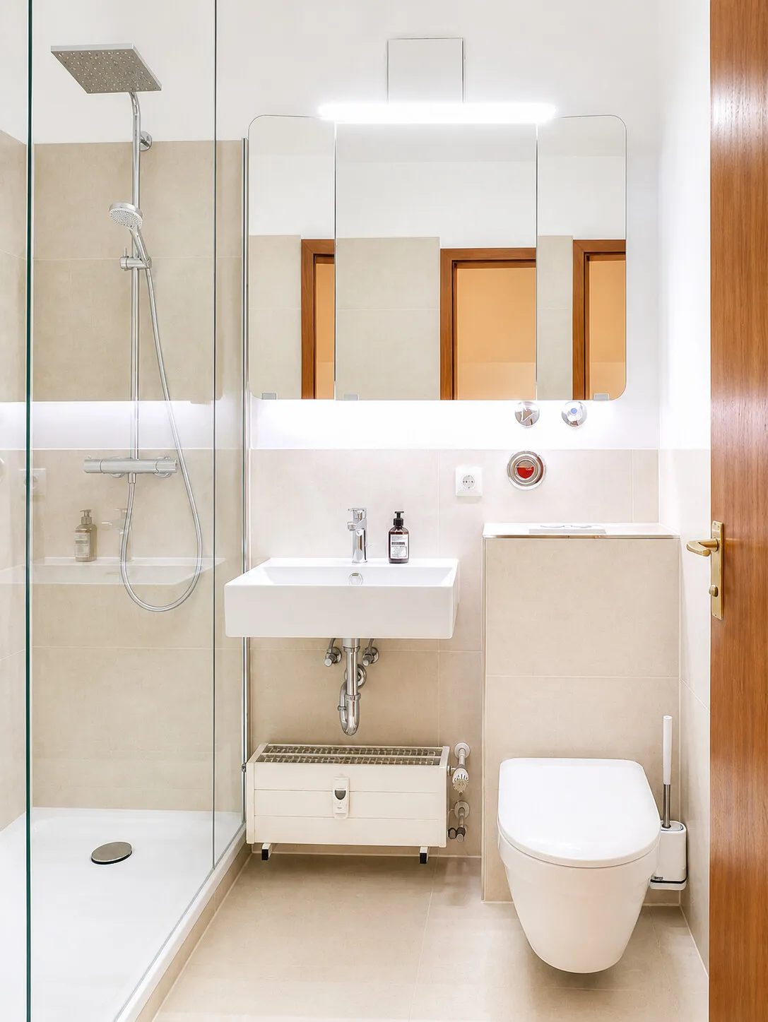 Badezimmer mit Walk In Dusche