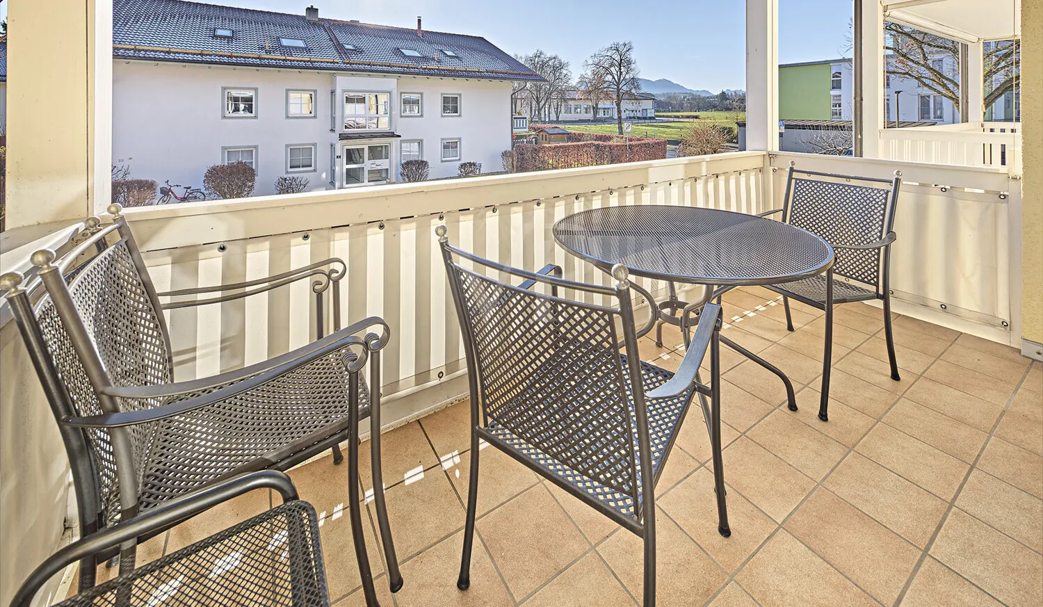 Südbalkon mit Bergblick