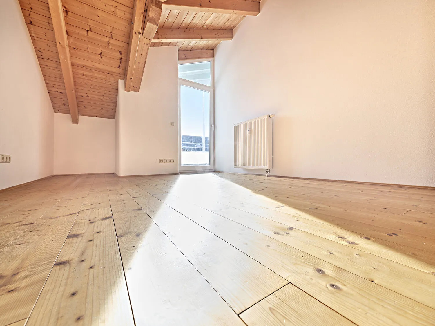 Warme Holzböden - viel Licht