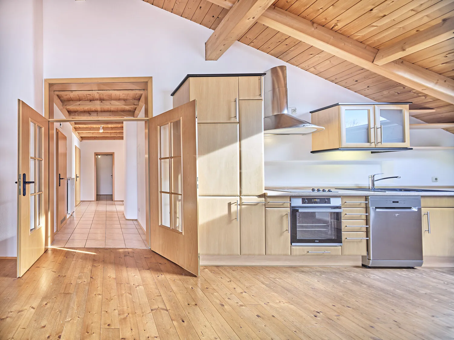 Wohnbereich mit Einbauküche