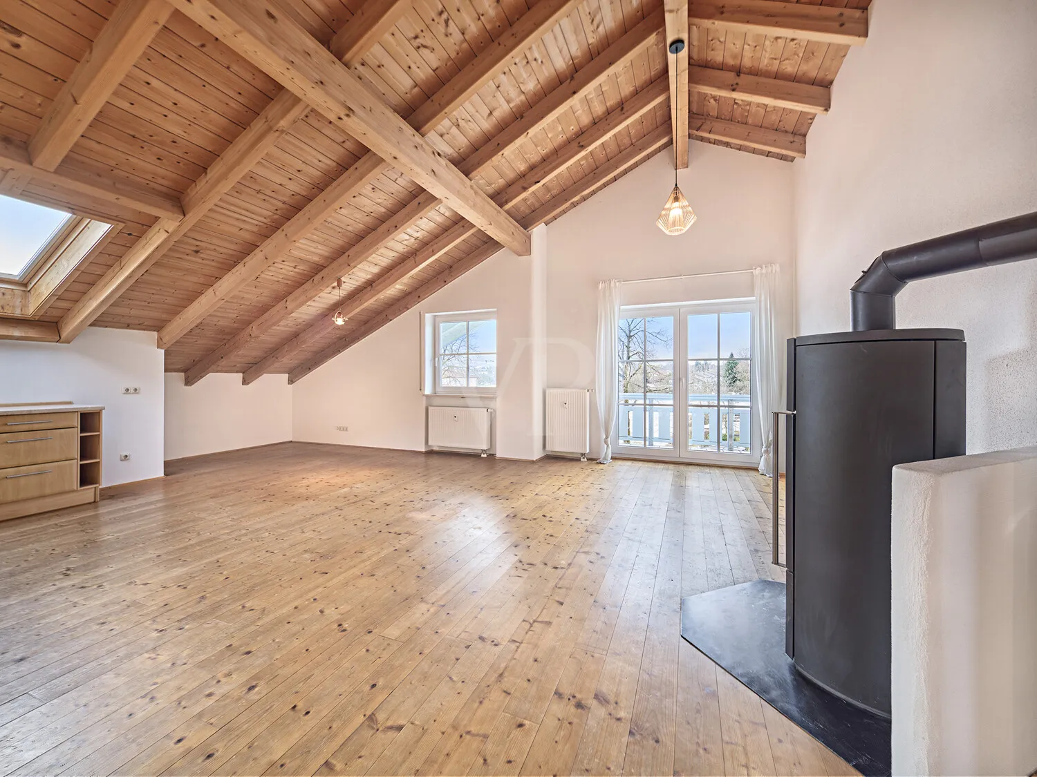 ... Mit Holzofen und Balkon