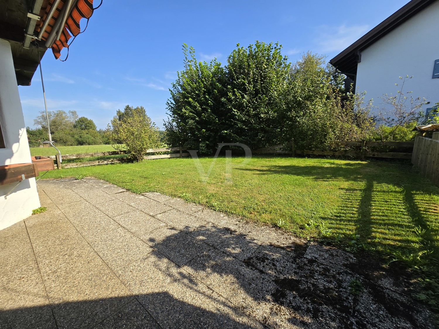 Gartenbereich auf der Südseite mit Ausblick