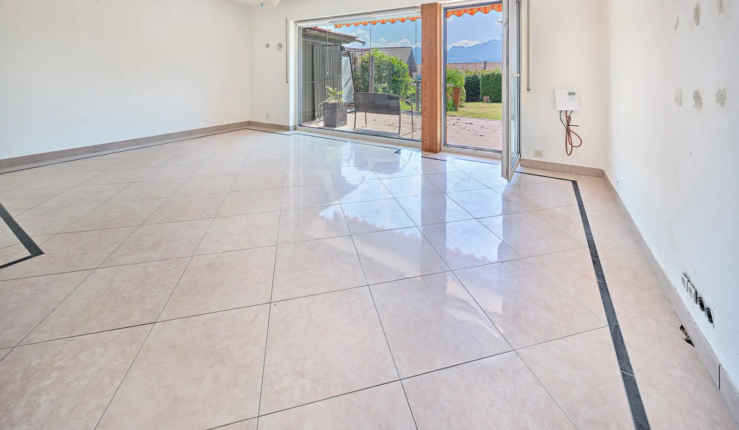 Großes helles Wohnzimmer