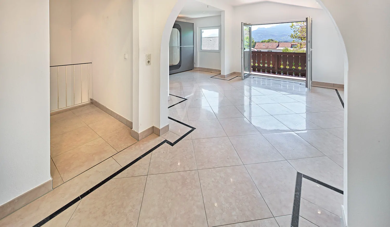 Hauptschlafzimmer mit Balkonzugang ...