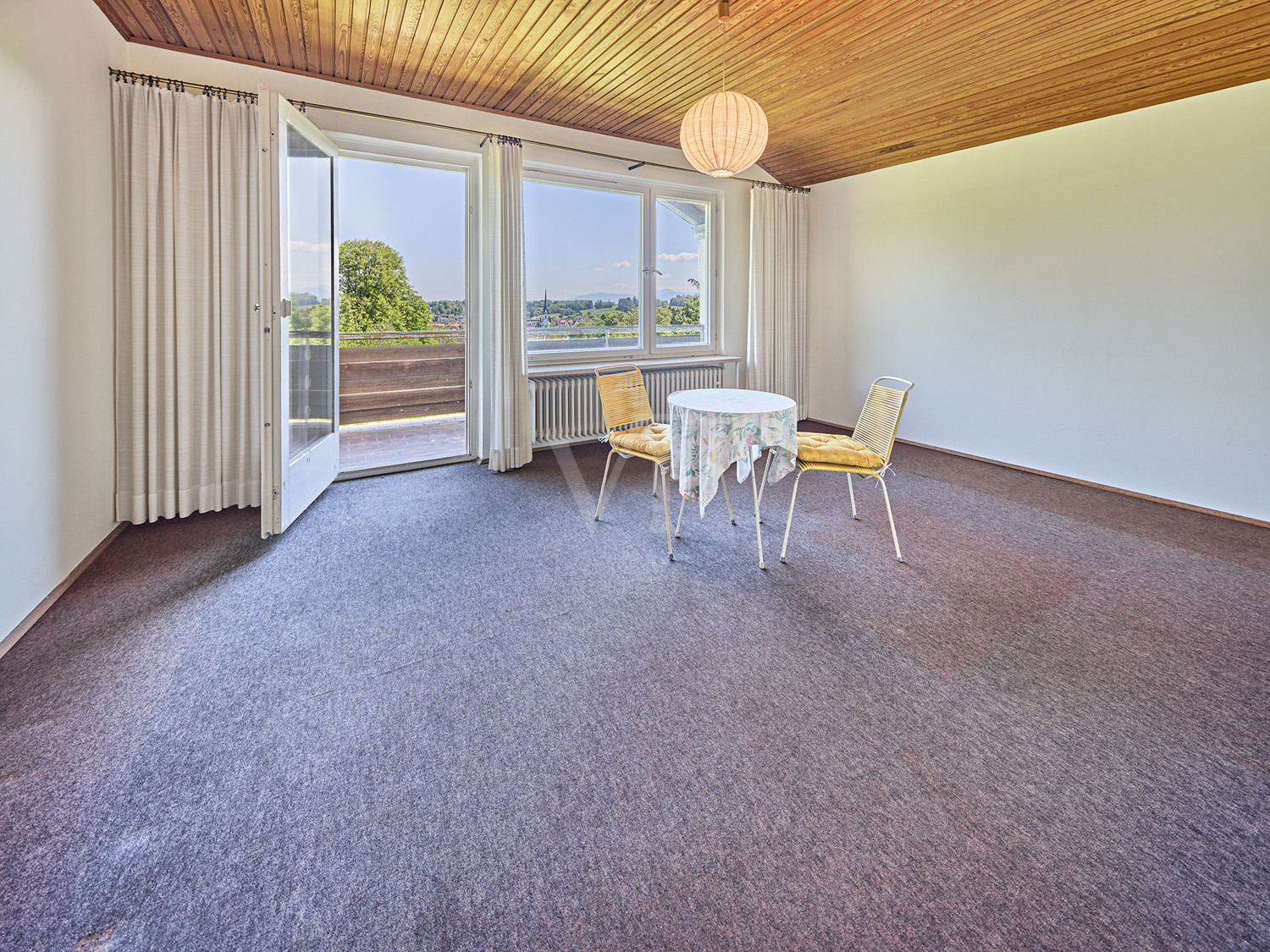 Zimmer mit Balkon