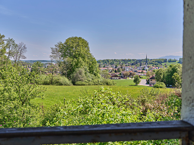 COMING SOON
Grundstück mit traumhaftem Blick auf den Chiemsee und die Berge - mit Altbestand