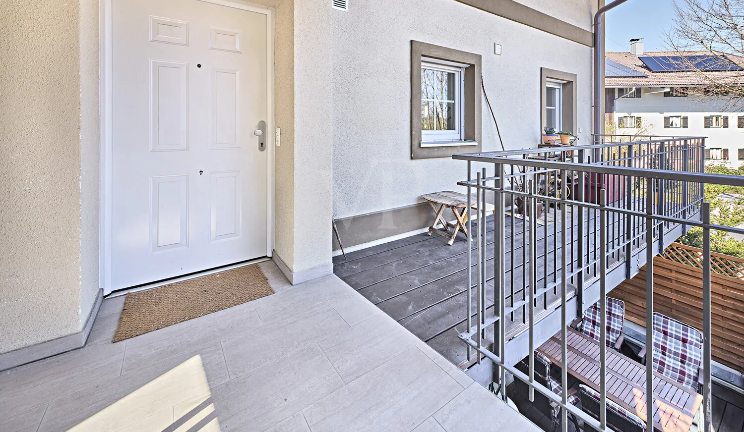 Bsp. Eingang Wohnung mit sep. Balkon