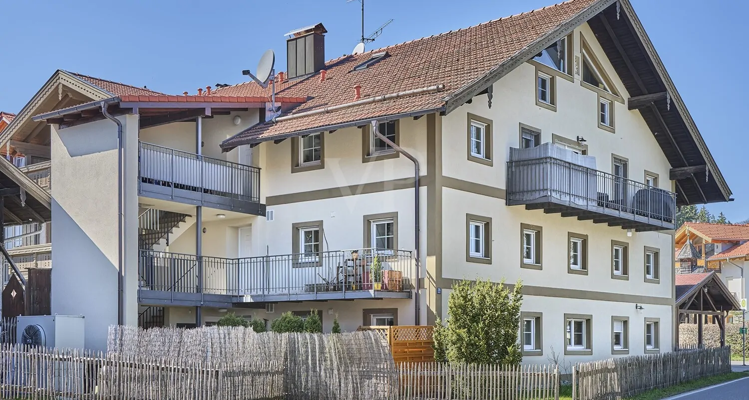 Hausansicht mit Treppenaufgang