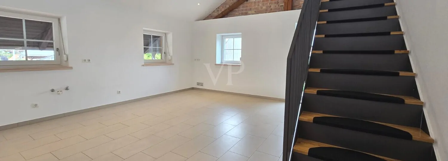 offener Küchen/Essen mit Aufgang in die Maisonette im DG