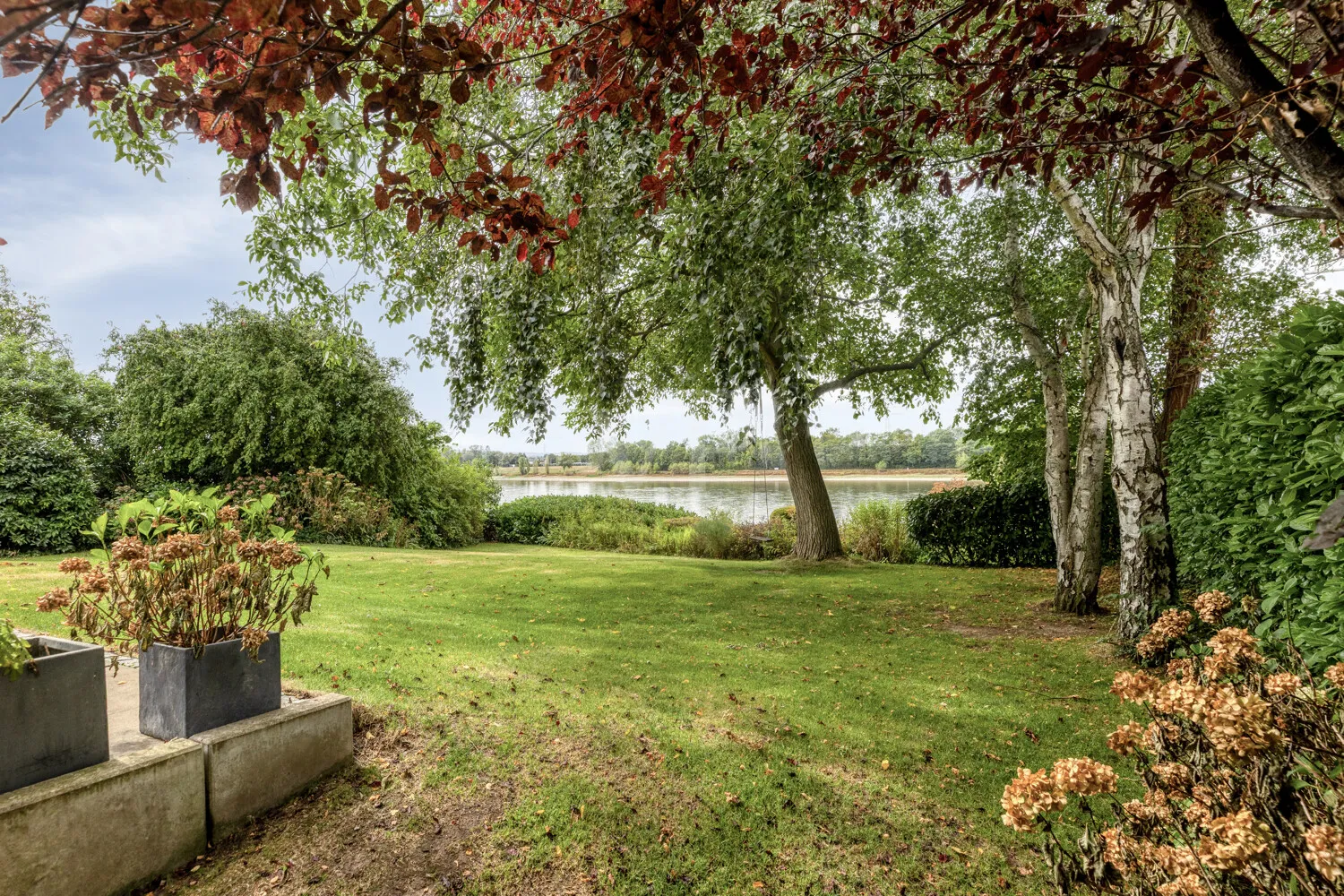 Garten mit Blick auf den Rhein