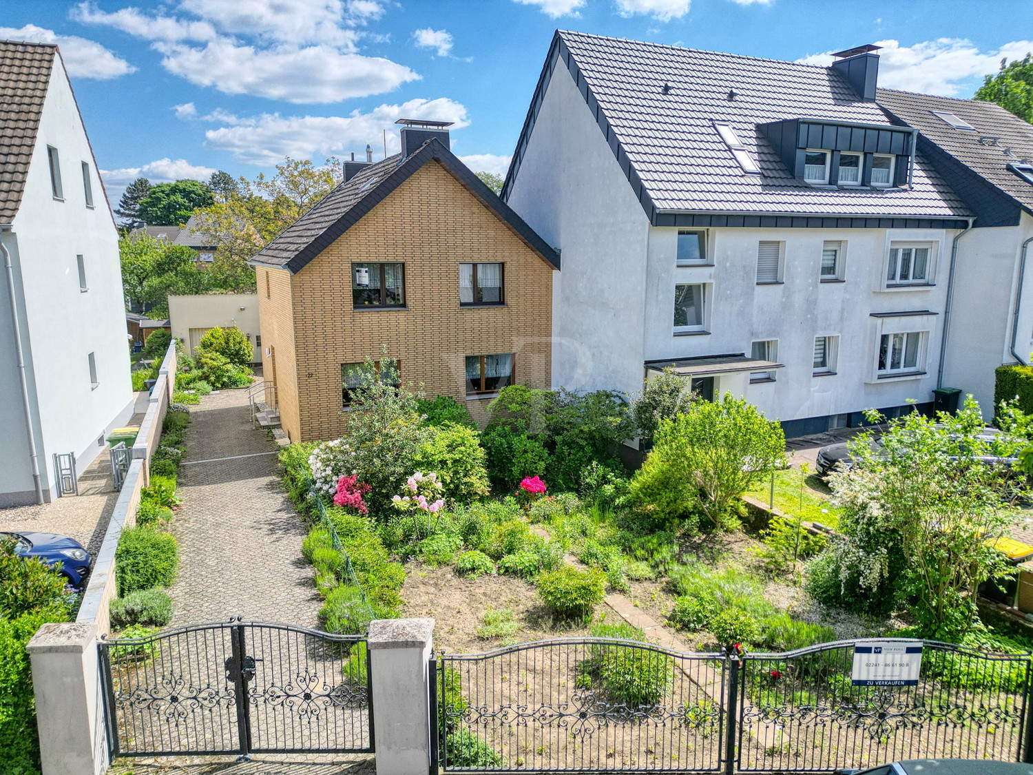Außenansicht (Vorderseite, Drohnenaufnahme)