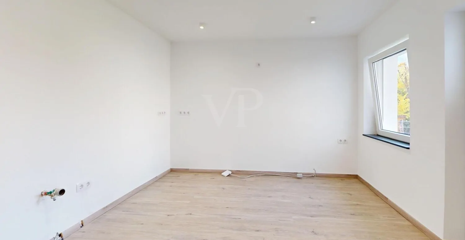 Offene Küche mit Gartenzugang