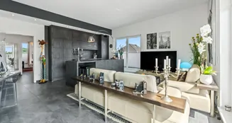 von_poll_real_estate_property_25377018_image_0