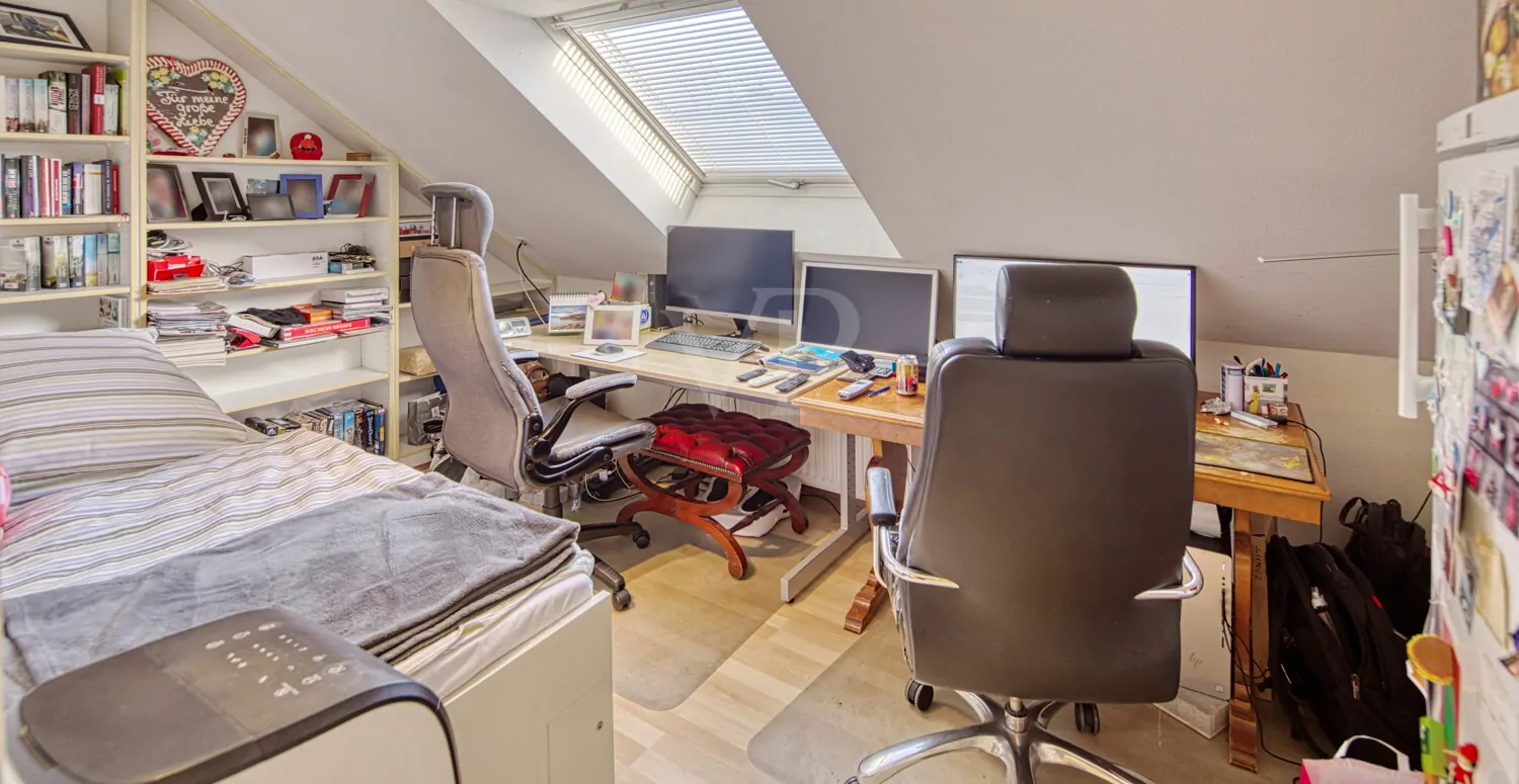 Arbeits-/Schlafzimmer