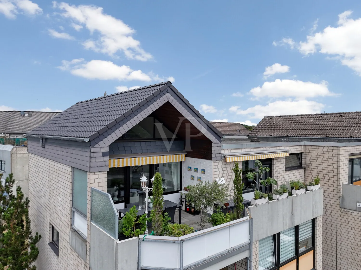 Außenfoto mit Terrasse
