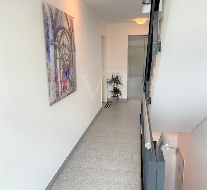 Flur mit Aufzug