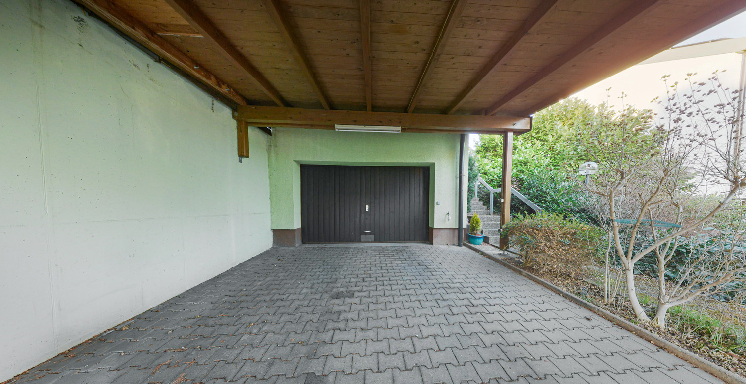 Garageneinfahrt / Carport