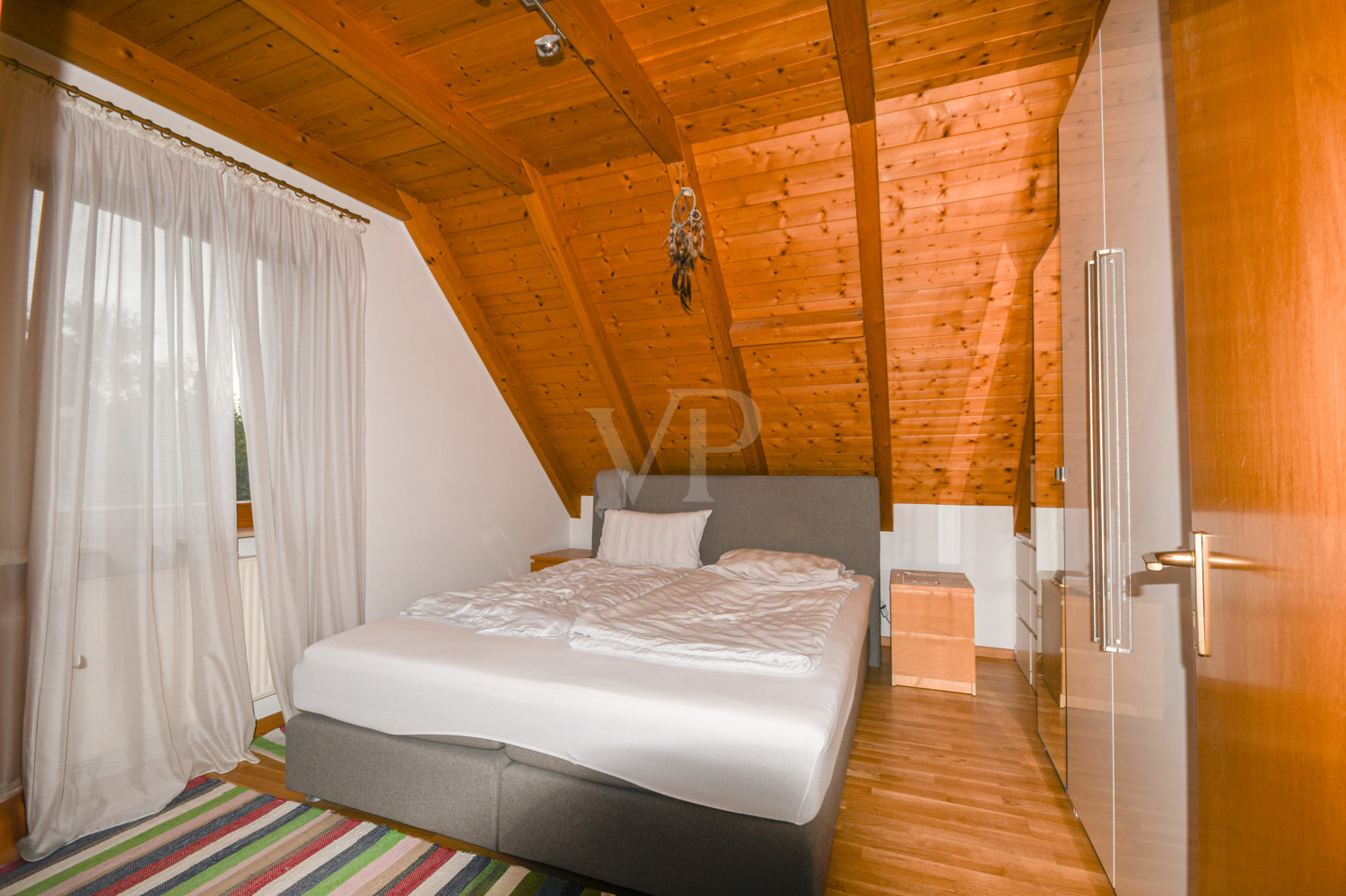 Schlafzimmer 1