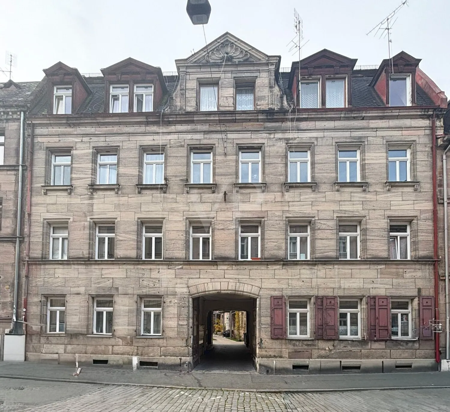 VON POLL | Attention investors: Old apartment in a historic building