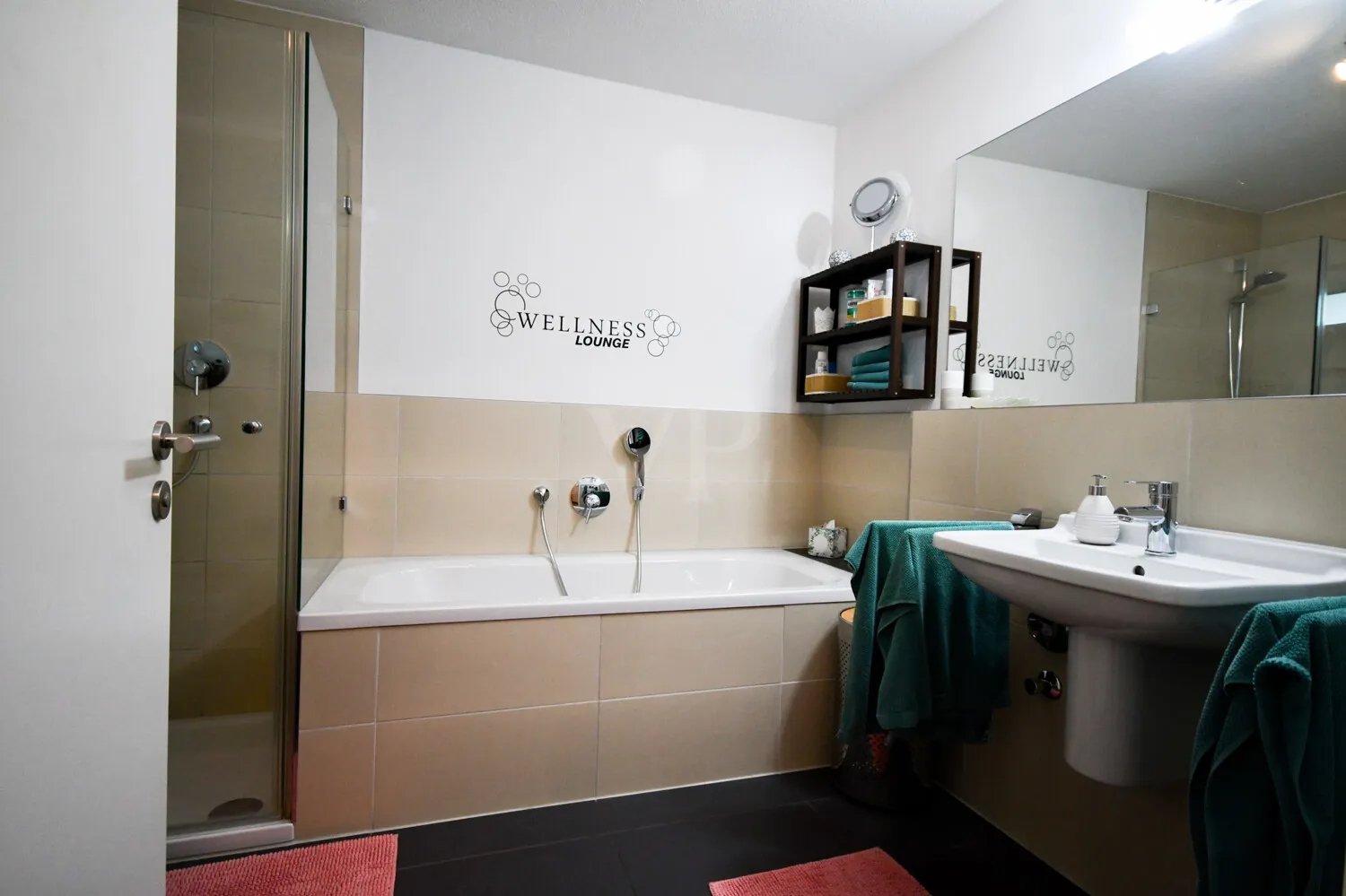 Badezimmer mit Badewanne