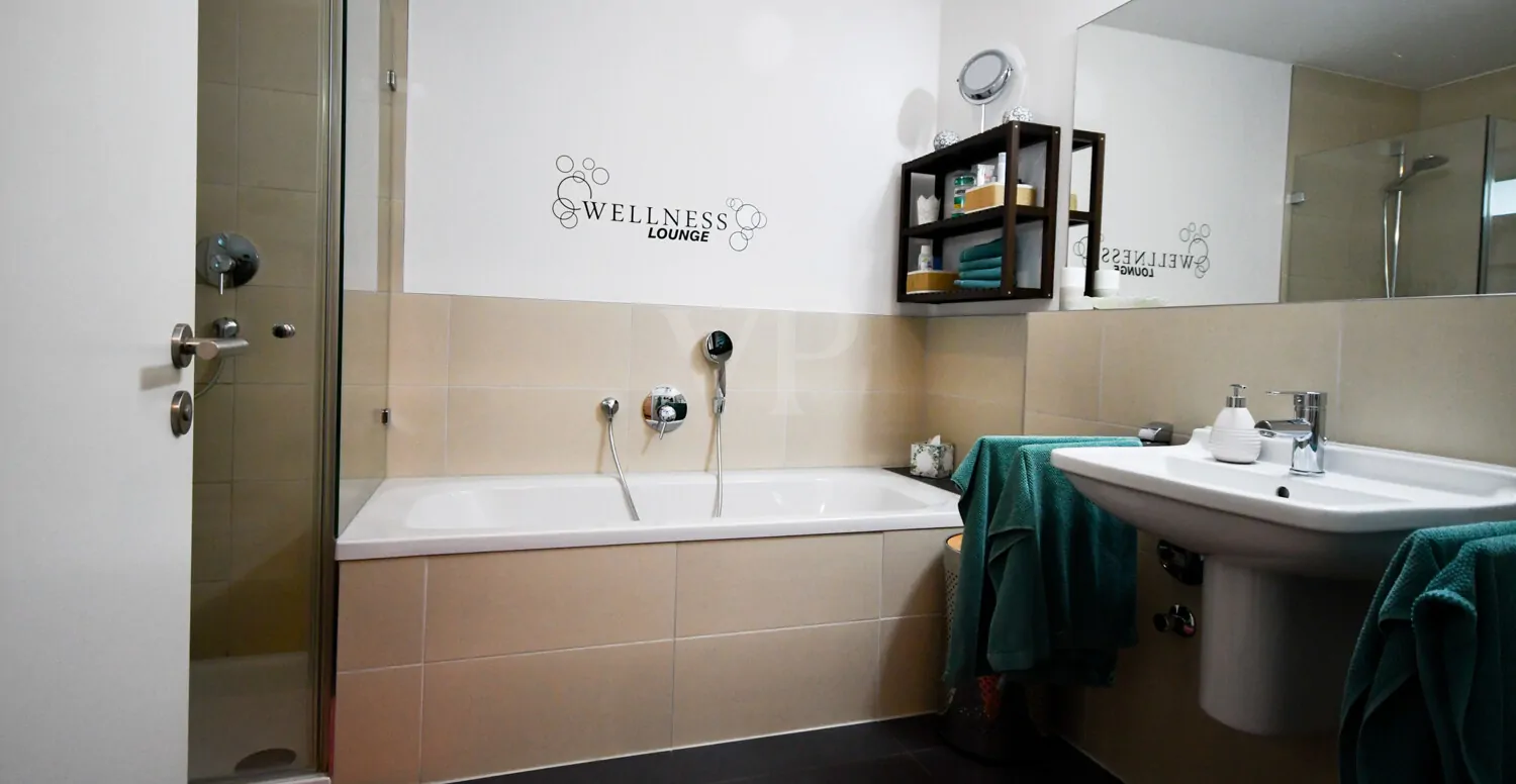 Badezimmer mit Badewanne