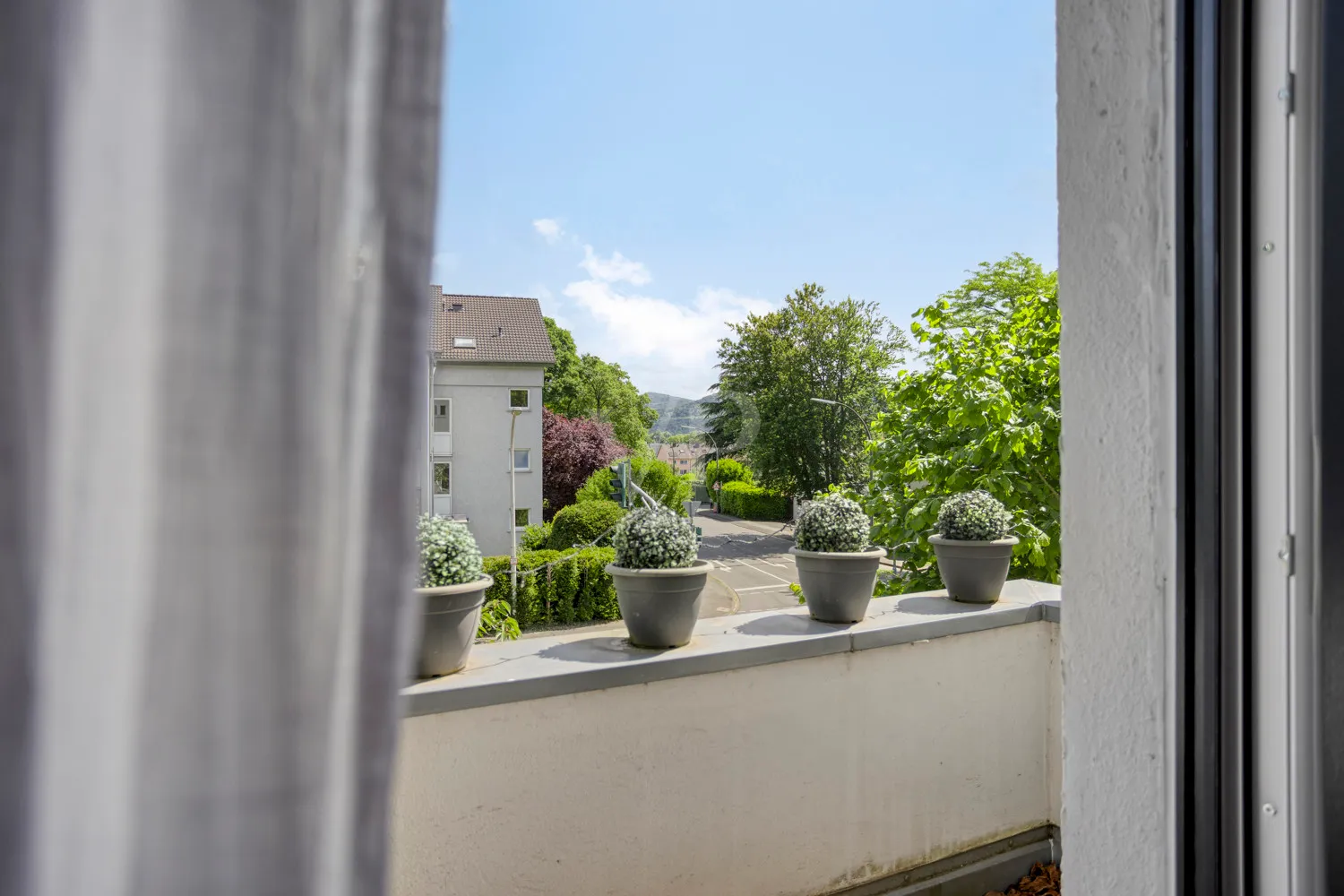 Balkon zur Straßenseite