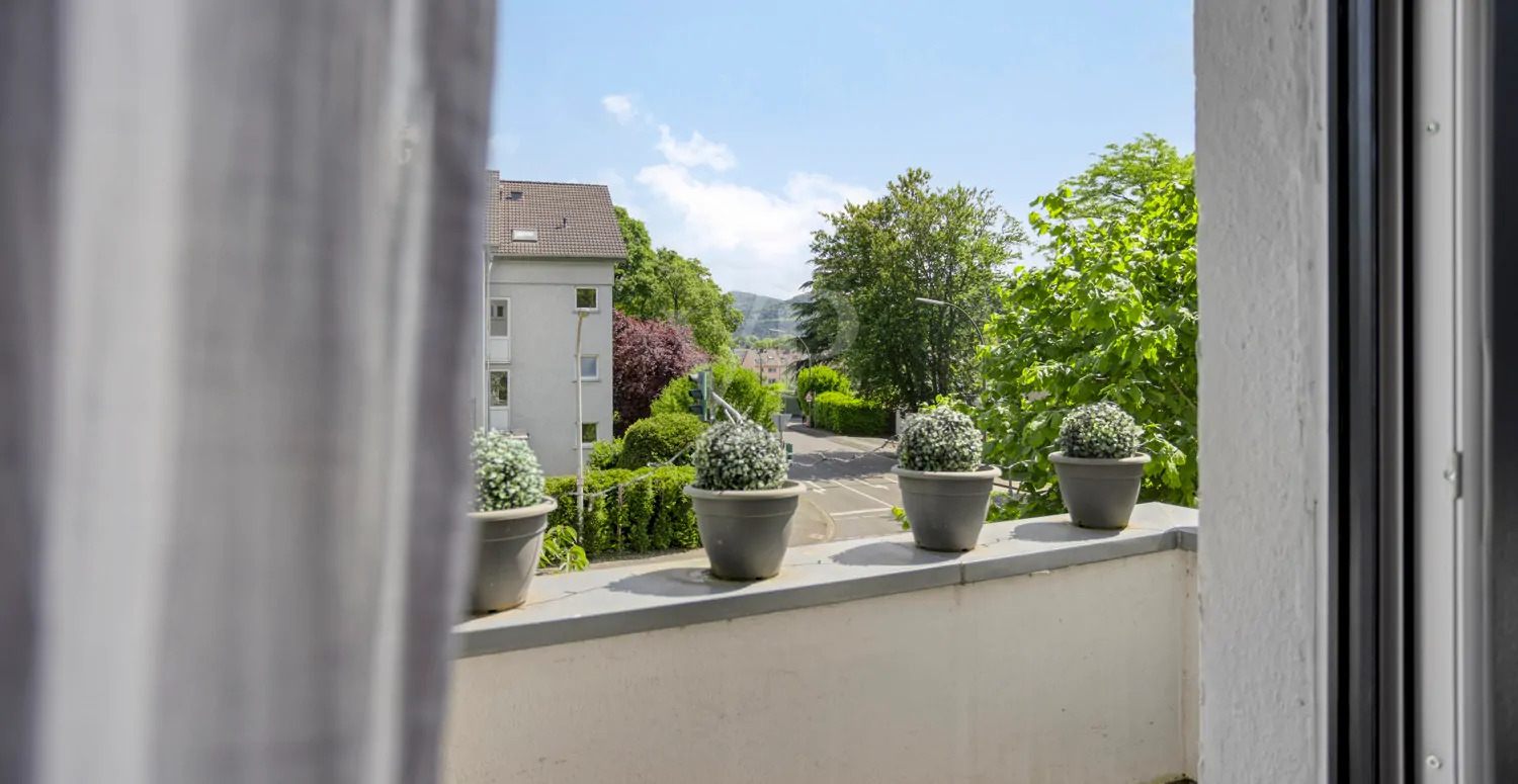 Balkon zur Straßenseite