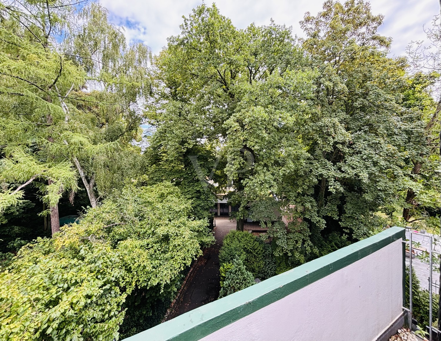 Ausblick in die begrünte Umgebung