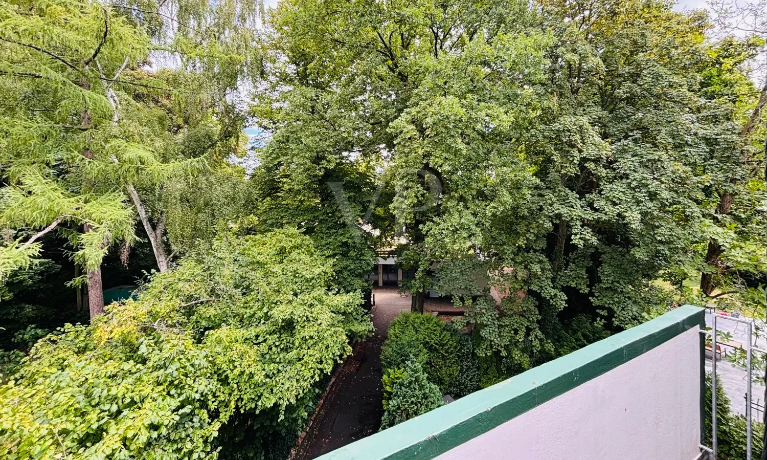 Ausblick in die begrünte Umgebung