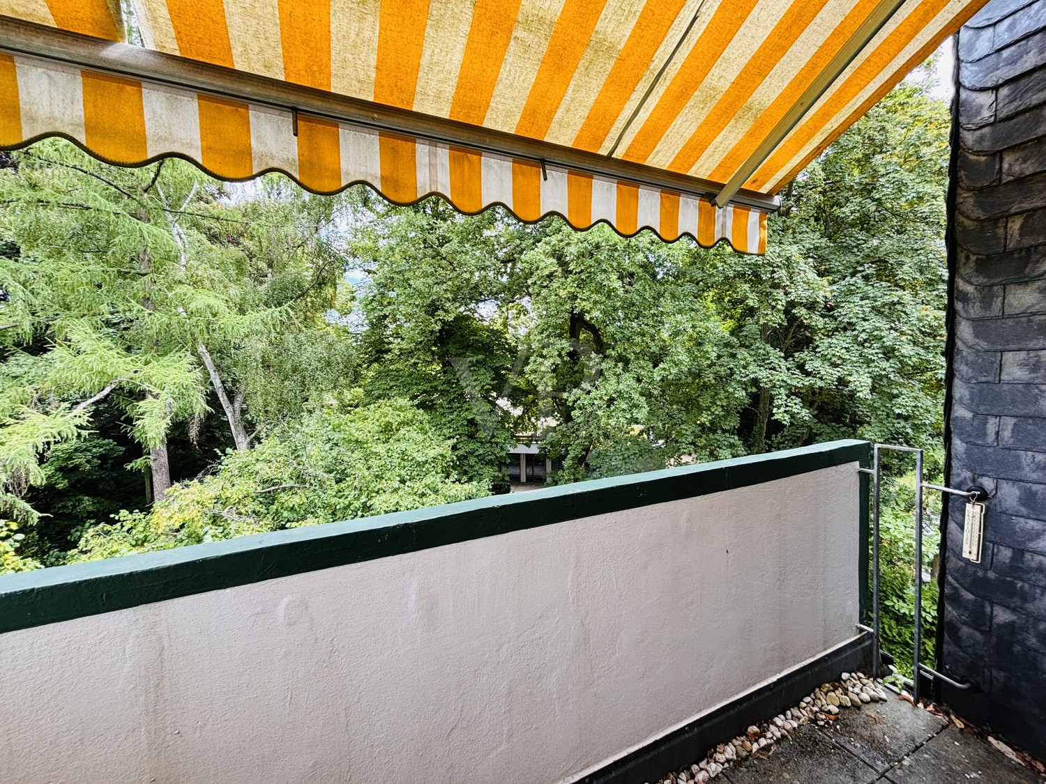 Balkon mit Markise