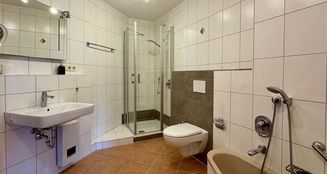von_poll_real_estate_property_25162005_image_8