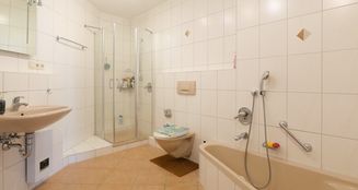 von_poll_real_estate_property_25162005_image_7