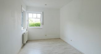 von_poll_real_estate_property_25162005_image_7