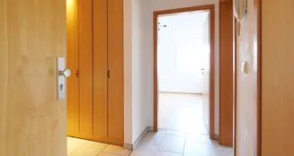 von_poll_real_estate_property_25162005_image_2