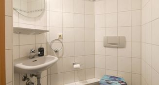 von_poll_real_estate_property_25162005_image_6