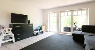 von_poll_real_estate_property_25162005_image_9