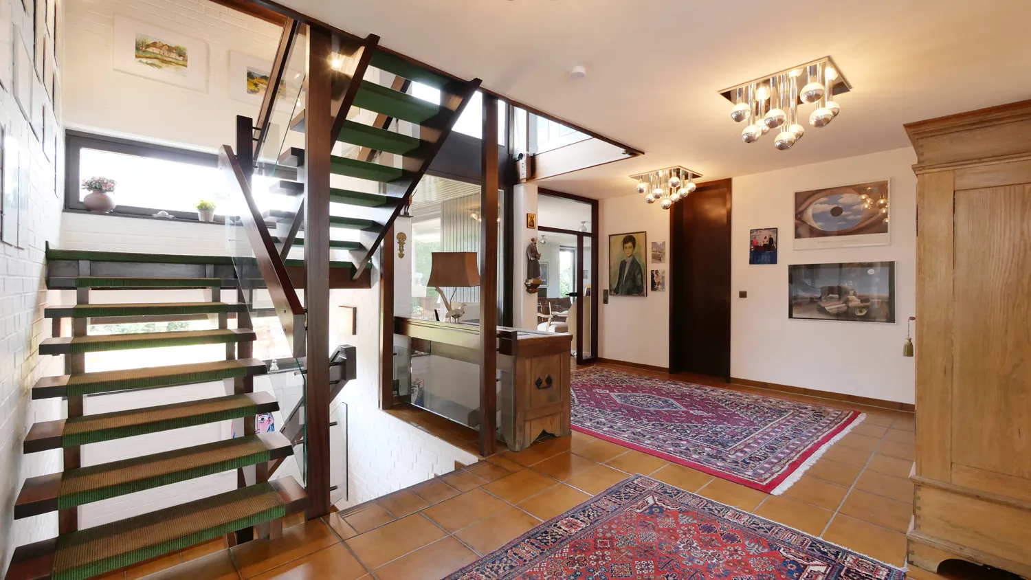 Flur mit Treppenhaus