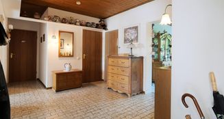von_poll_real_estate_property_25162009_image_2
